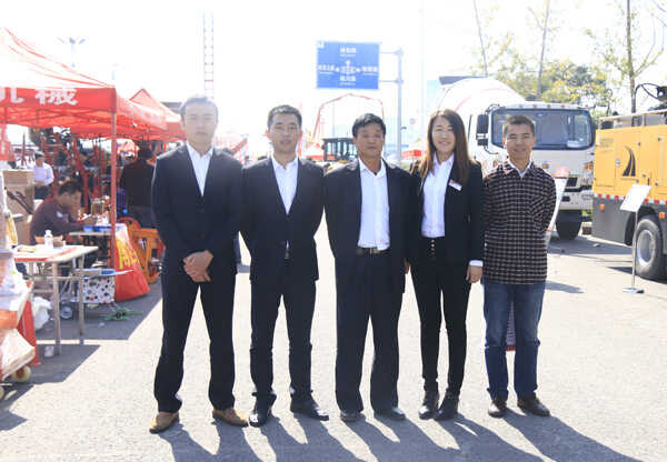山东中煤集团多款大型机械装备亮相2015年全国建筑机械交易会